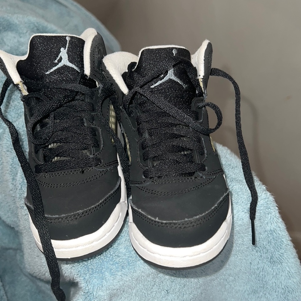 Preschool sized boys Jordan 5 retro “moonlight” 2021